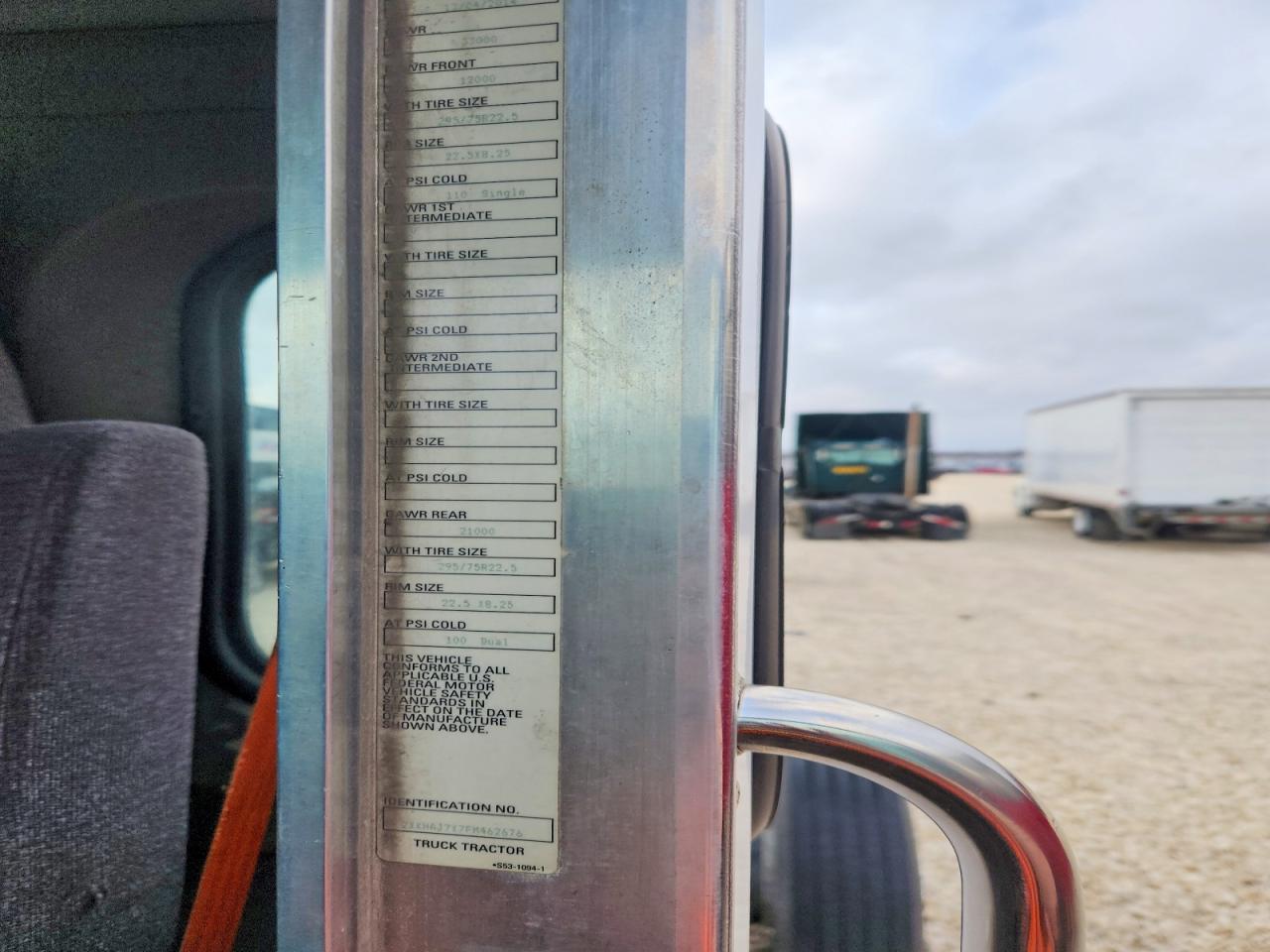 2015 Kenworth T300 Semi Truck