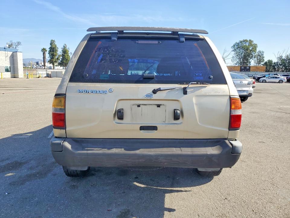 1997 Nissan Pathfinder xe