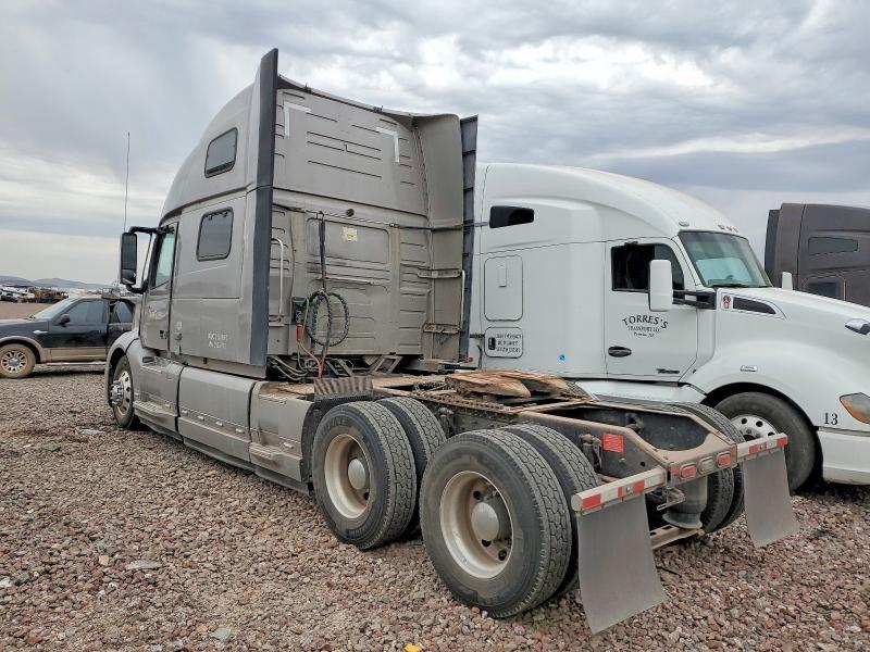 2020 Volvo VNL Semi Truck