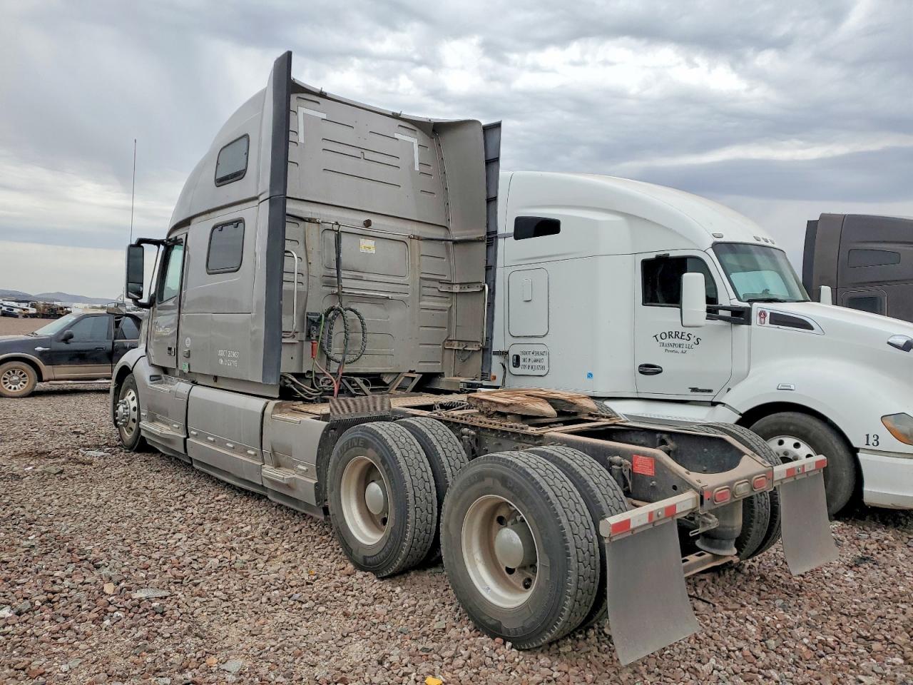 2020 Volvo VNL Semi Truck
