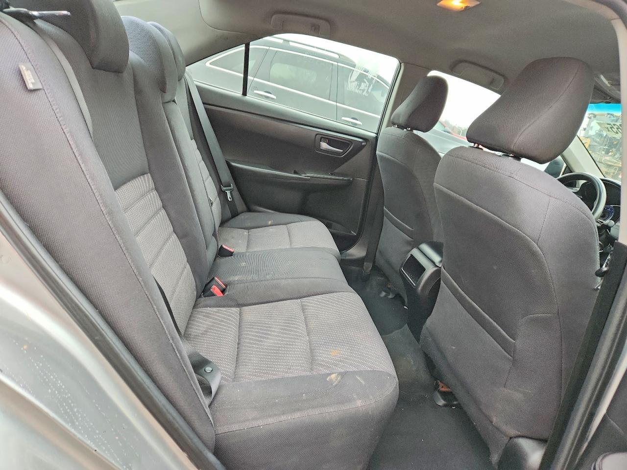 2016 Toyota Camry le