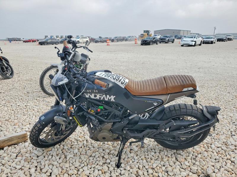 2023 Husqvarna Vitpilen 401/SVARTPILEN 401