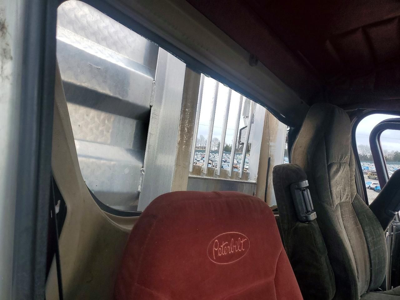 2004 Peterbilt Tractor 2004 Peterbilt 385 Semi Truck