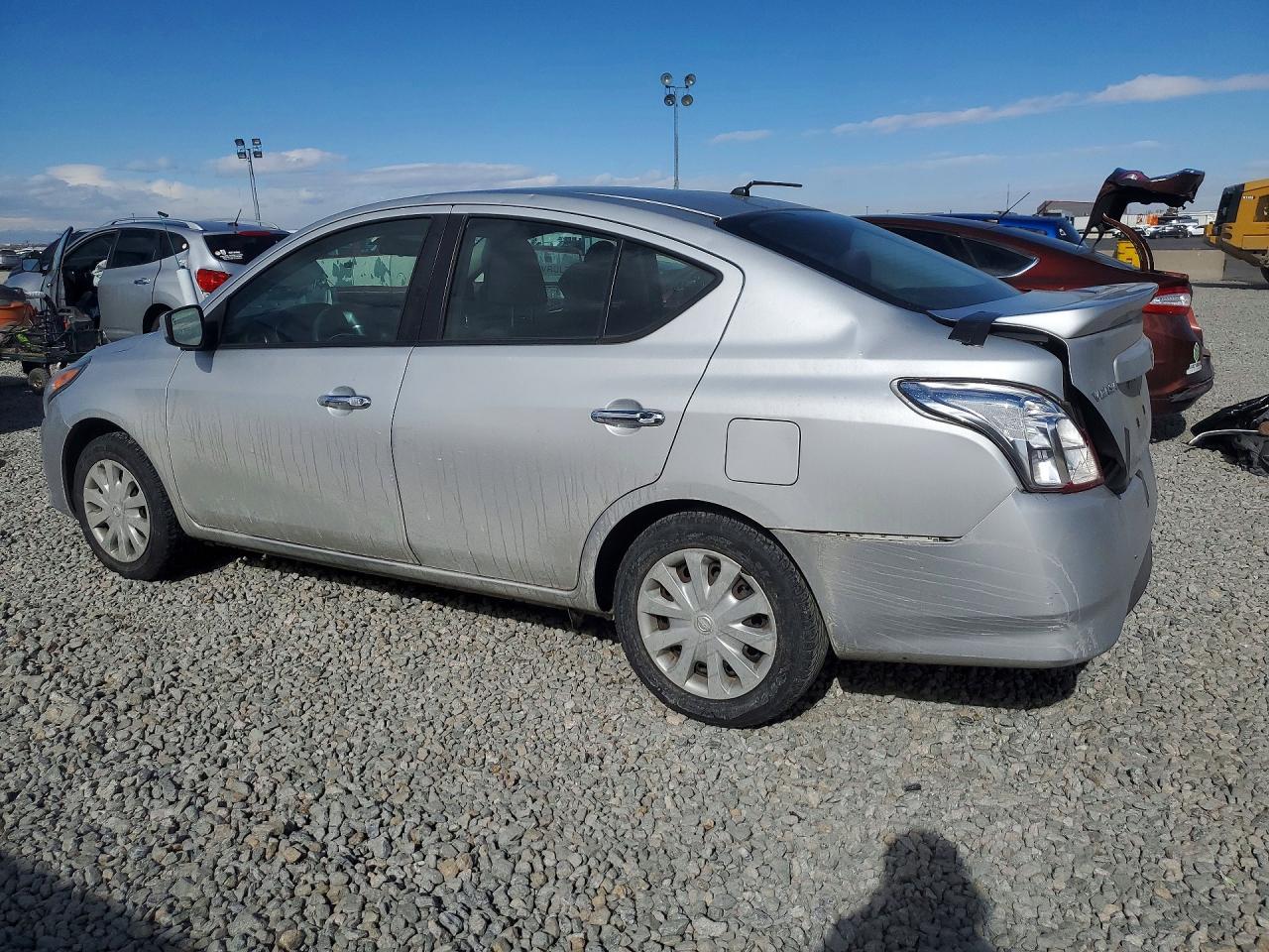 2017 Niss Versa s