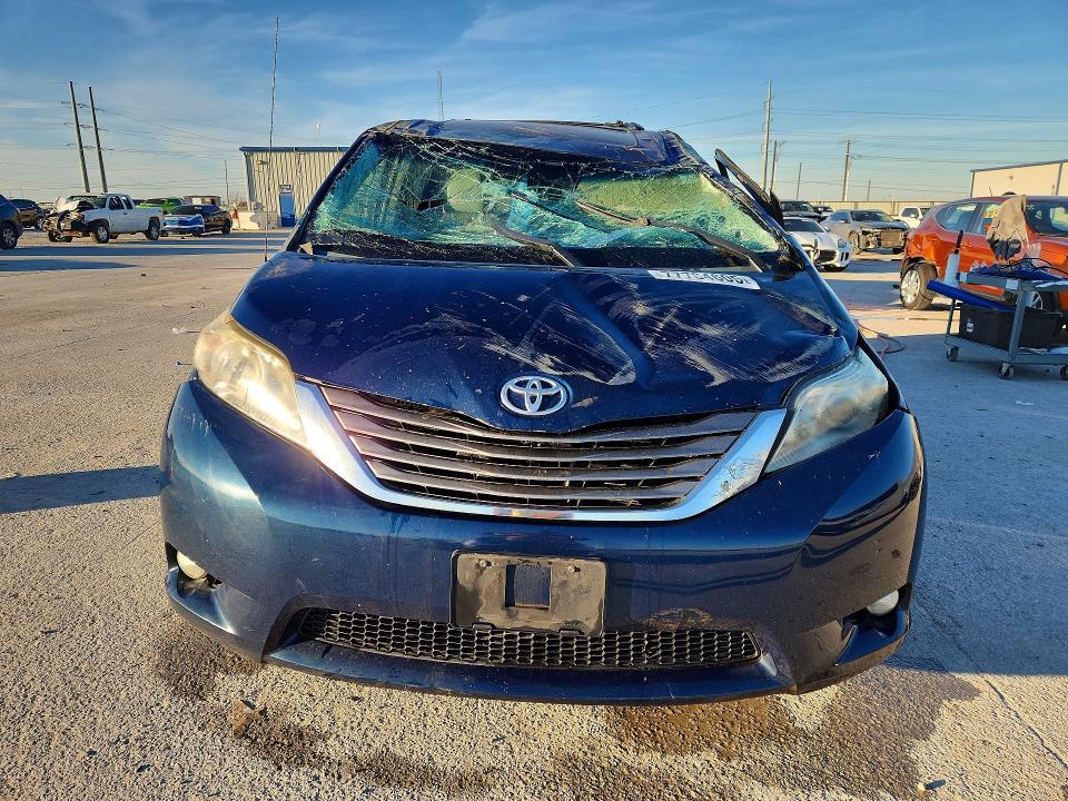 2011 Toyota Sienna xle 8-passenger