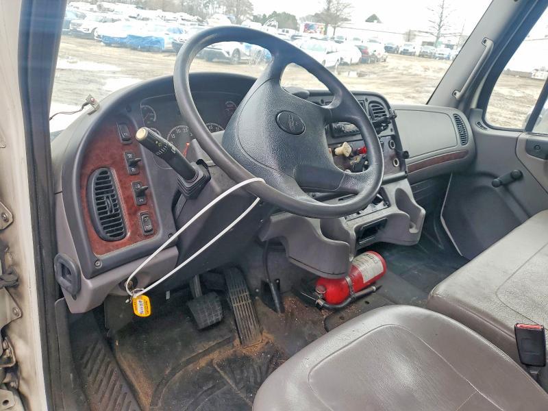 2012 Freigliner 2012 Freightliner Business Class M2 BOX Truck