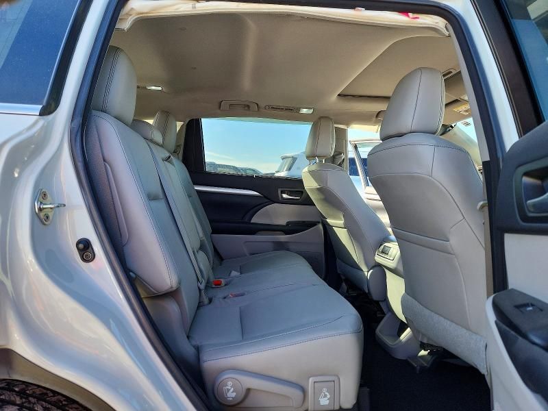 2018 Toyota Highlander se