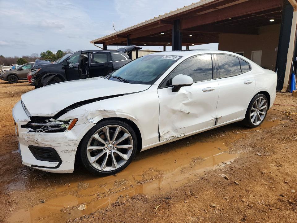 2021 Volvo S60 T5 Momentum