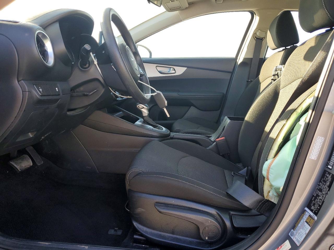 2024 KIA Forte lx