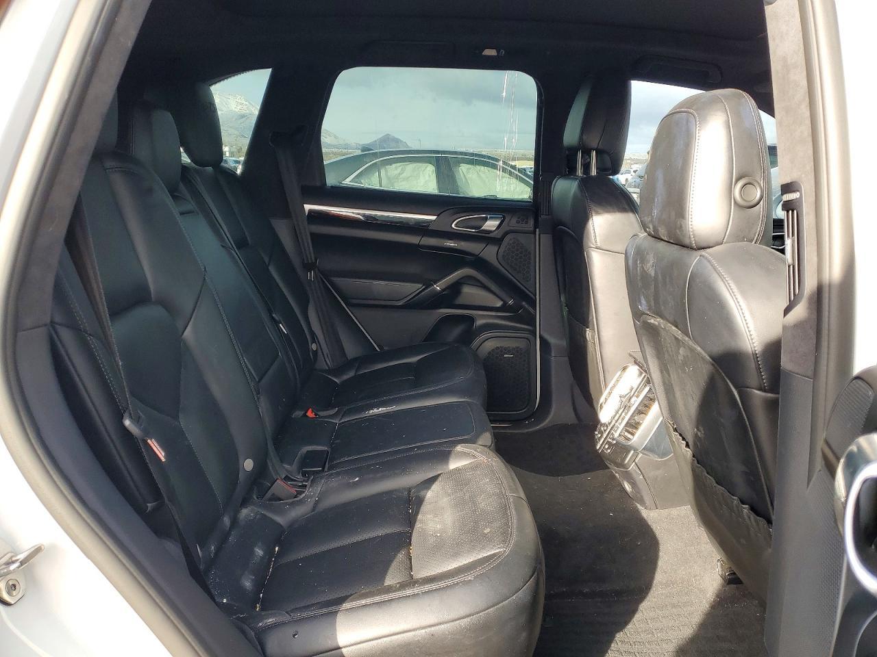 2017 Porsche Cayenne gts