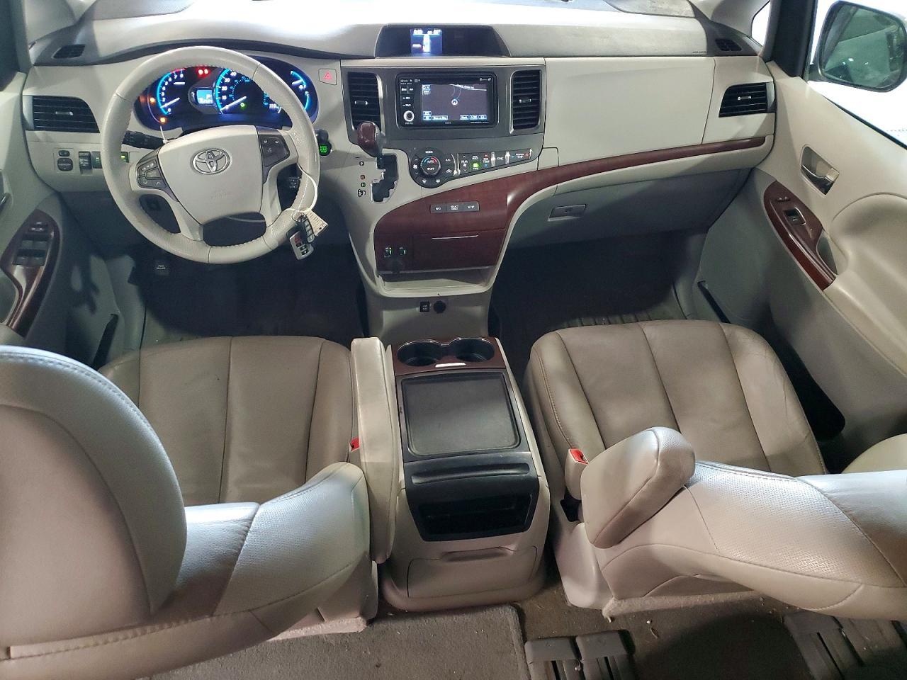 2013 Toyota Sienna xle