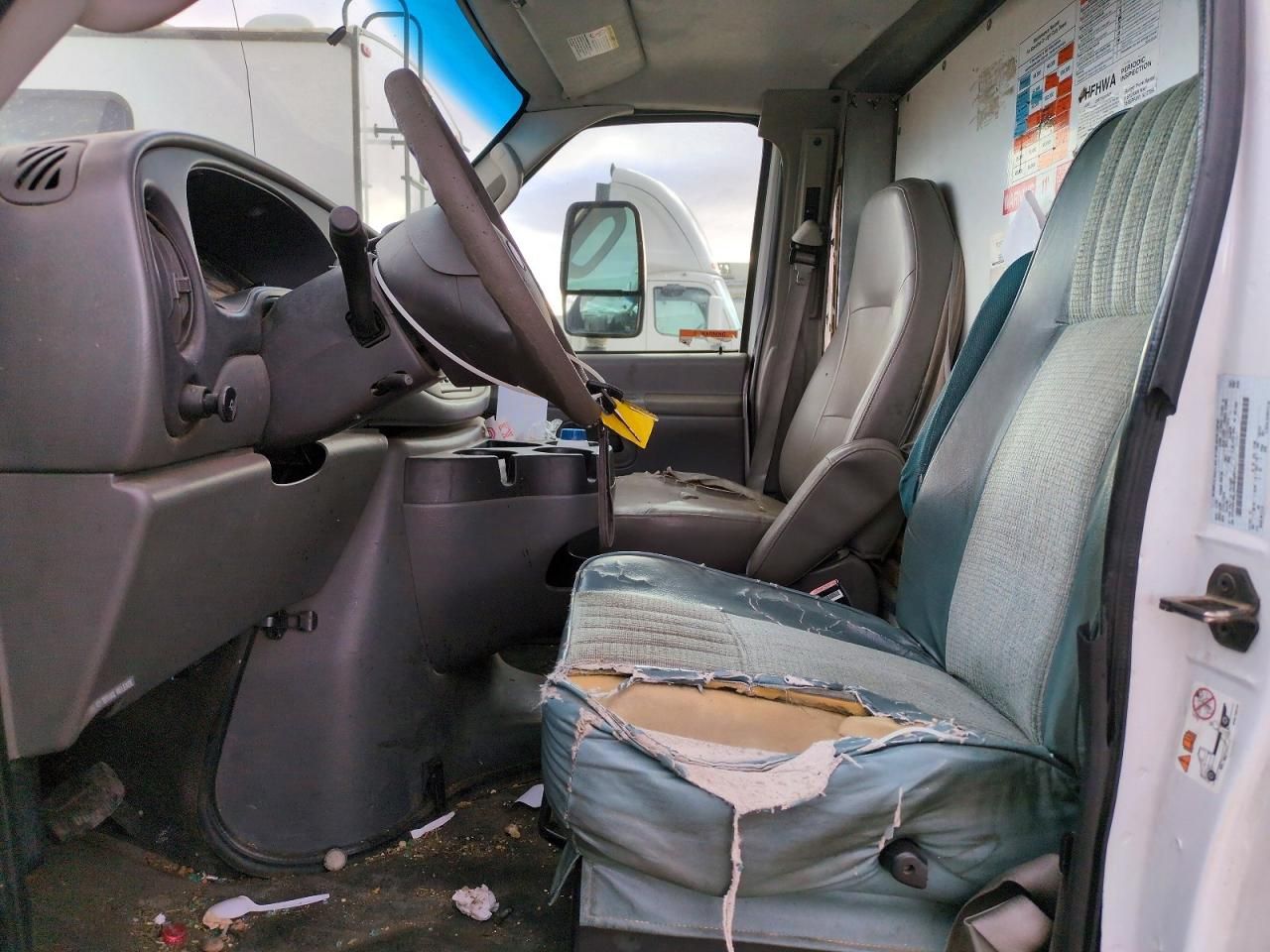 2006 Ford E350 BOX Truck