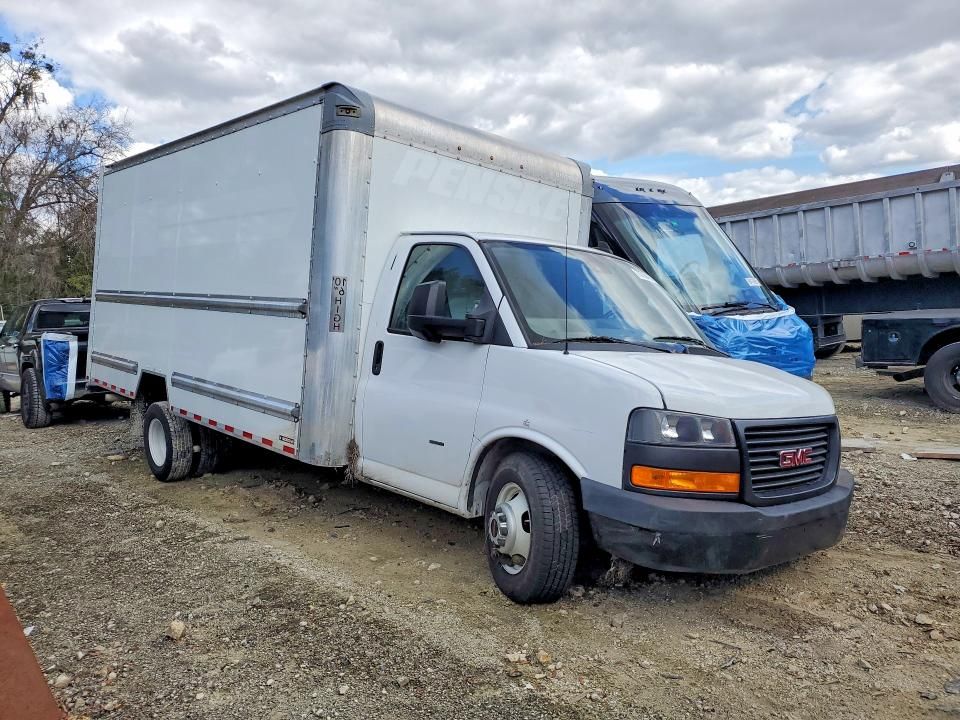 2022 GMC Savana CUT-BOX Truck