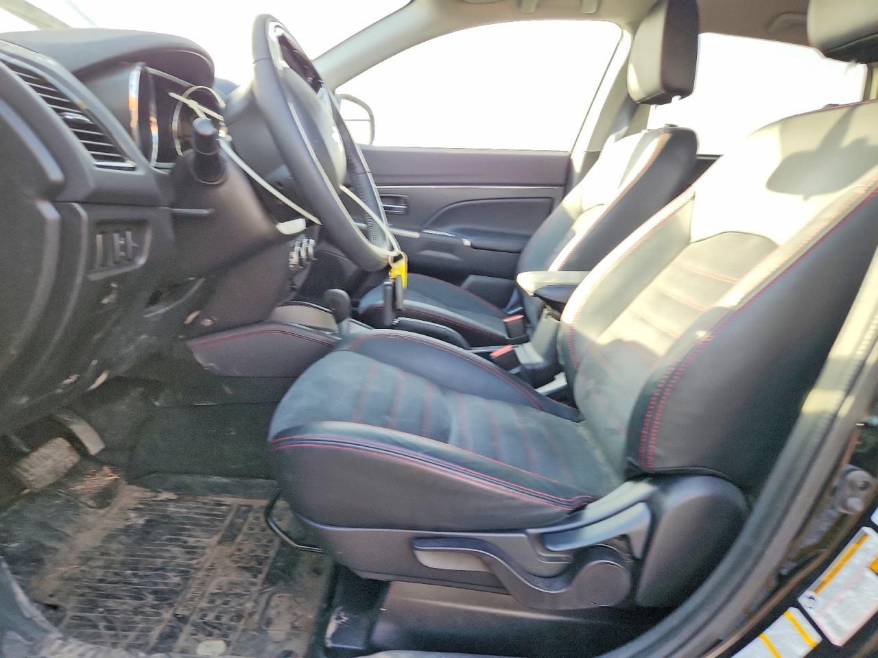 2024 Mitsubishi Rvr se