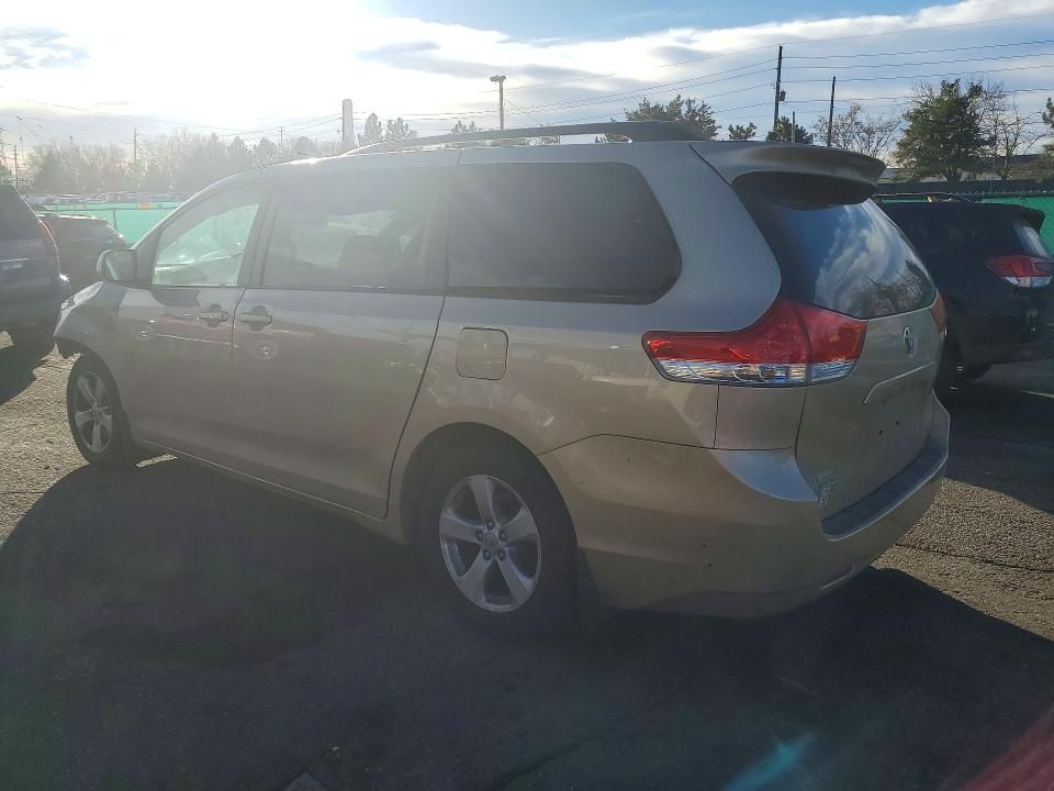 2011 Toyota Sienna le