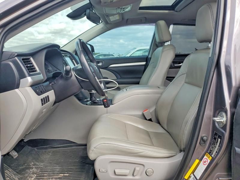 2019 Toyota Highlander se