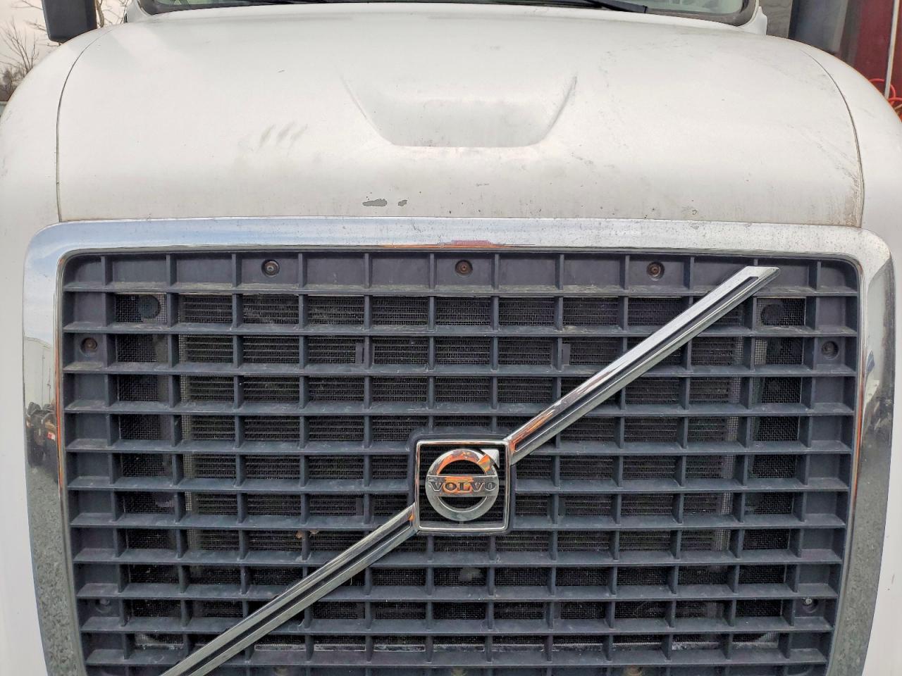 2017 Volvo VNL Semi Truck