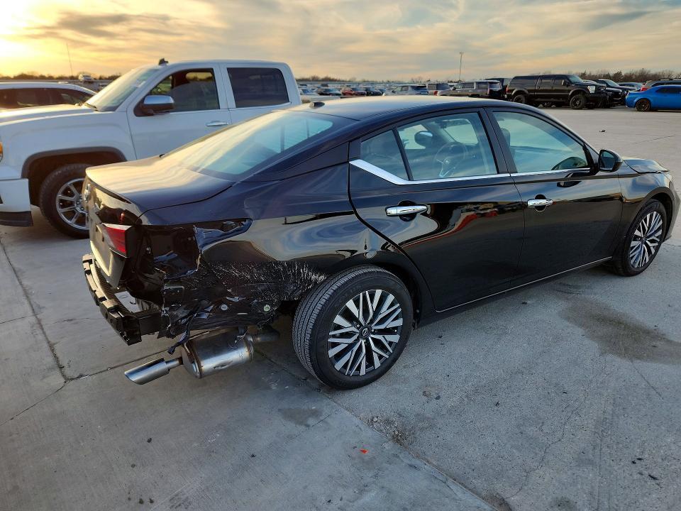 2025 Niss Altima 2.5 sv