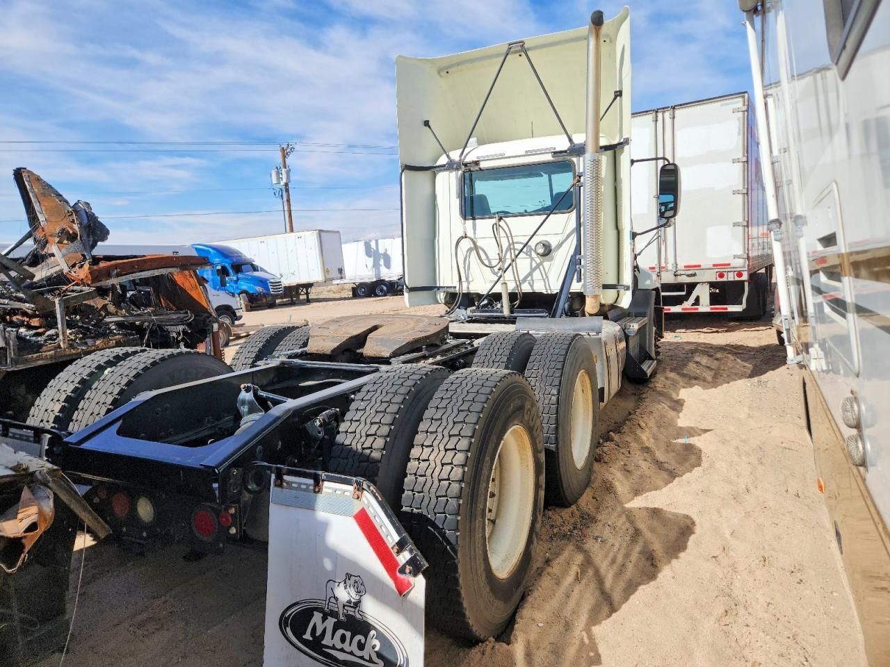 2014 Mack CXU613 Semi Truck
