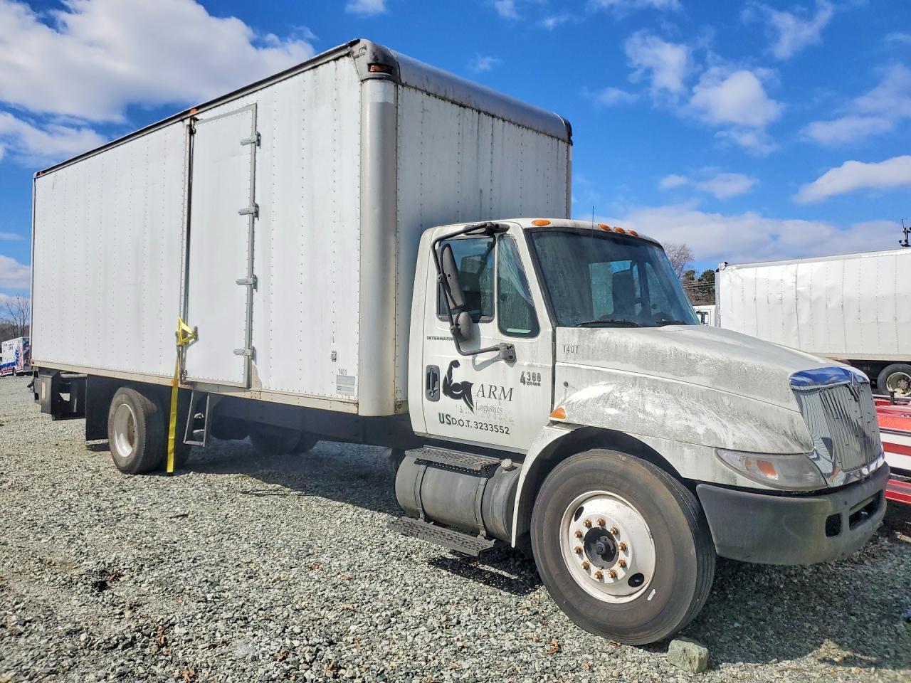 2005 International 4300 BOX Truck