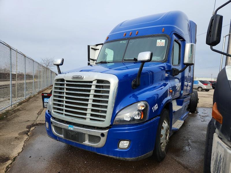 2015 Freightliner Cascadia Semi Truck