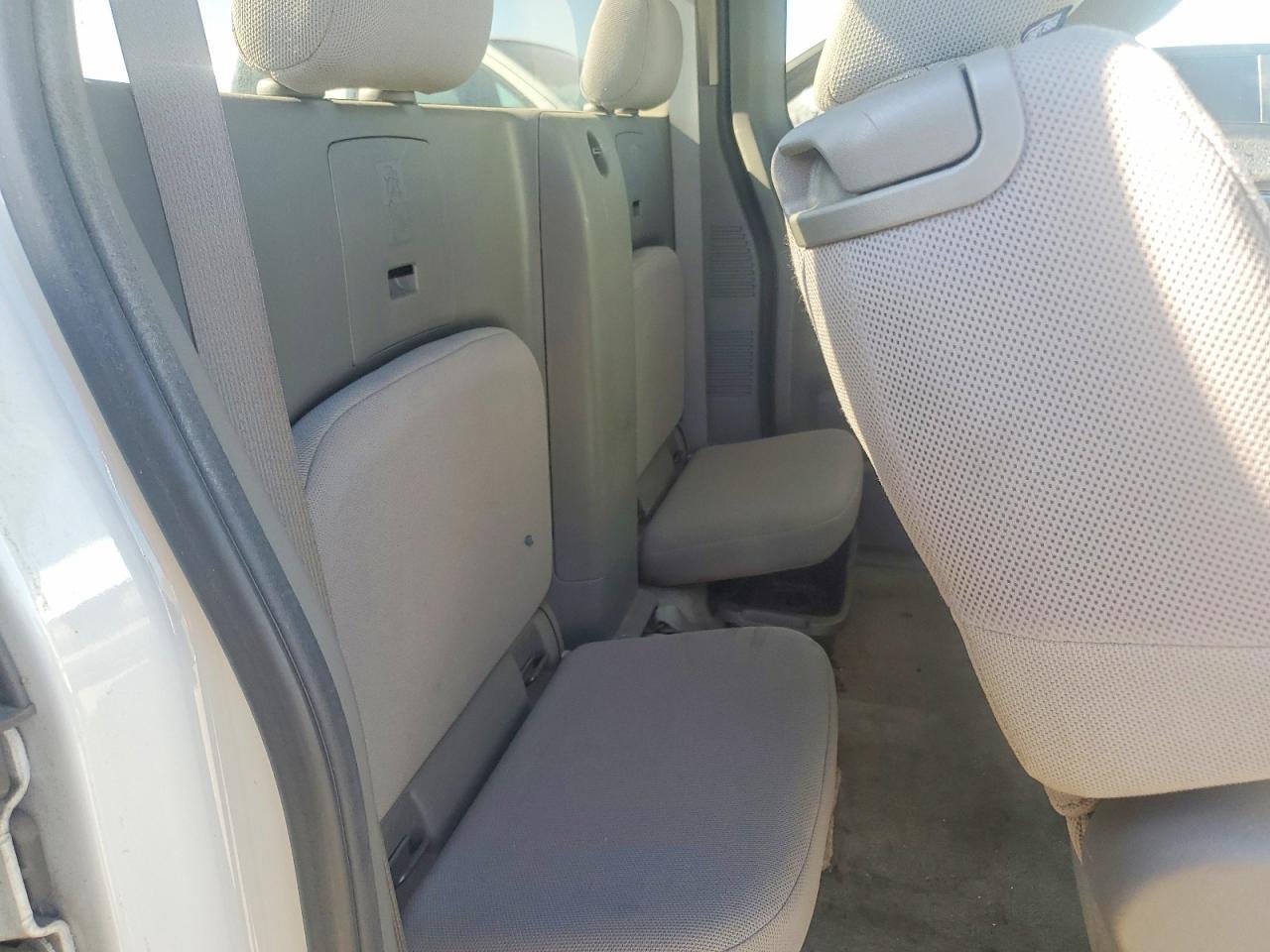 2013 Nissan Frontier s