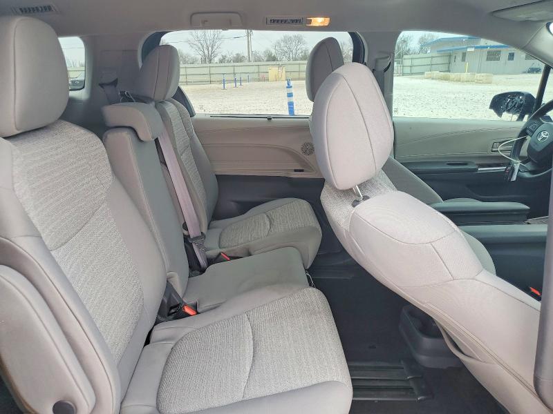 2022 Toyota Sienna le