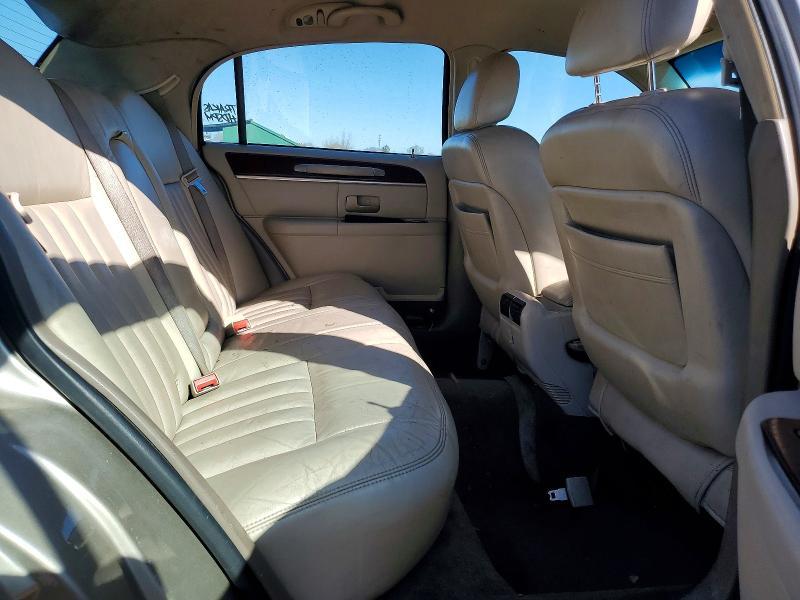 2004 Lincoln Townhouse Town car Executive