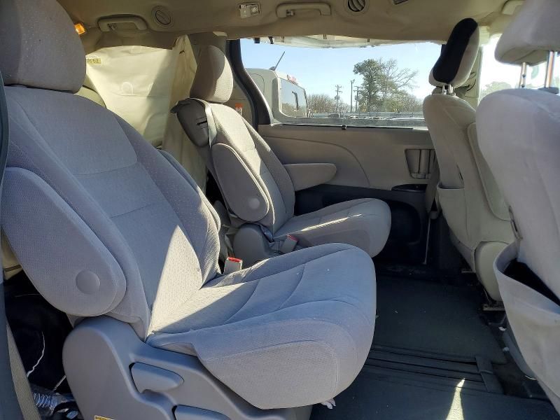 2015 Toyota Sienna le