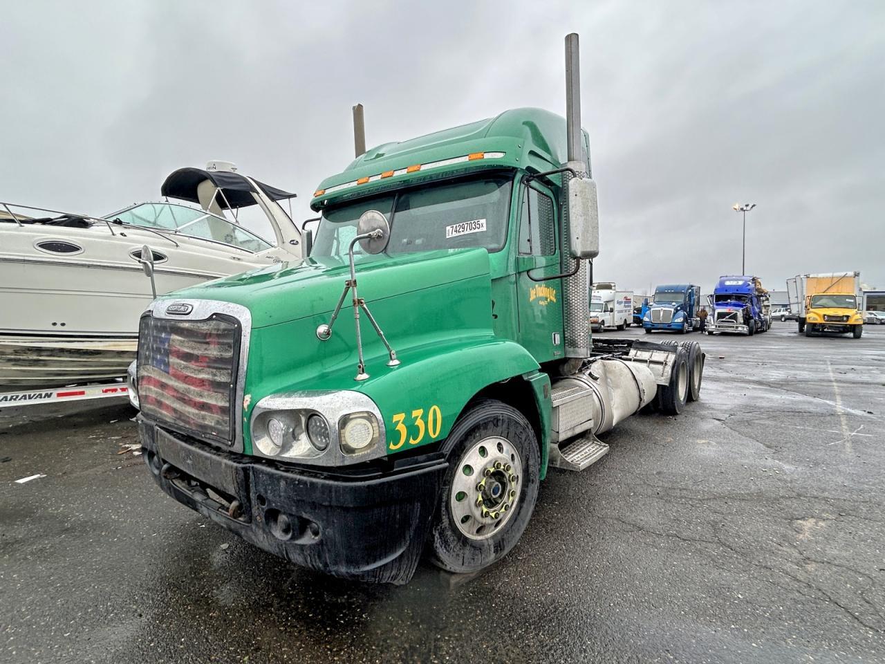 2006 Freightliner Convention Semi Truck