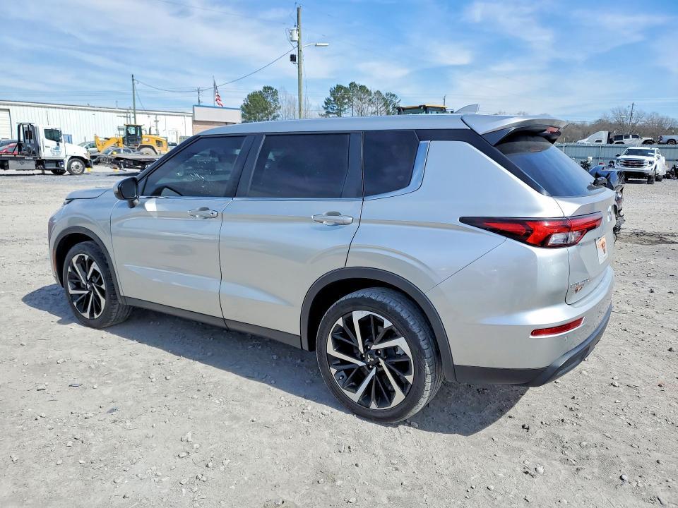 2022 Mitsubishi Outlander es