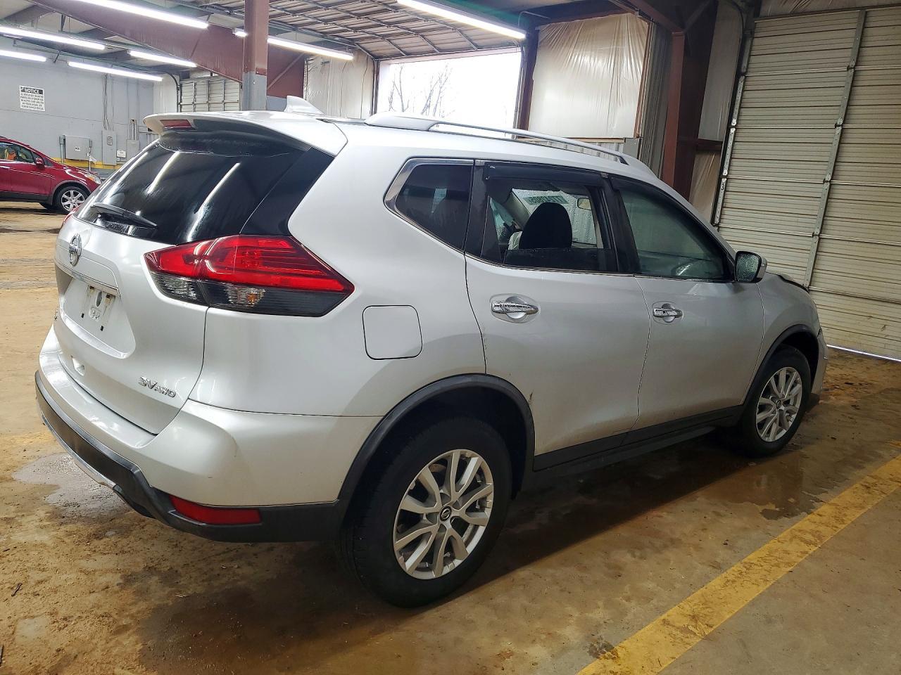 2017 Nissan Rogue sv