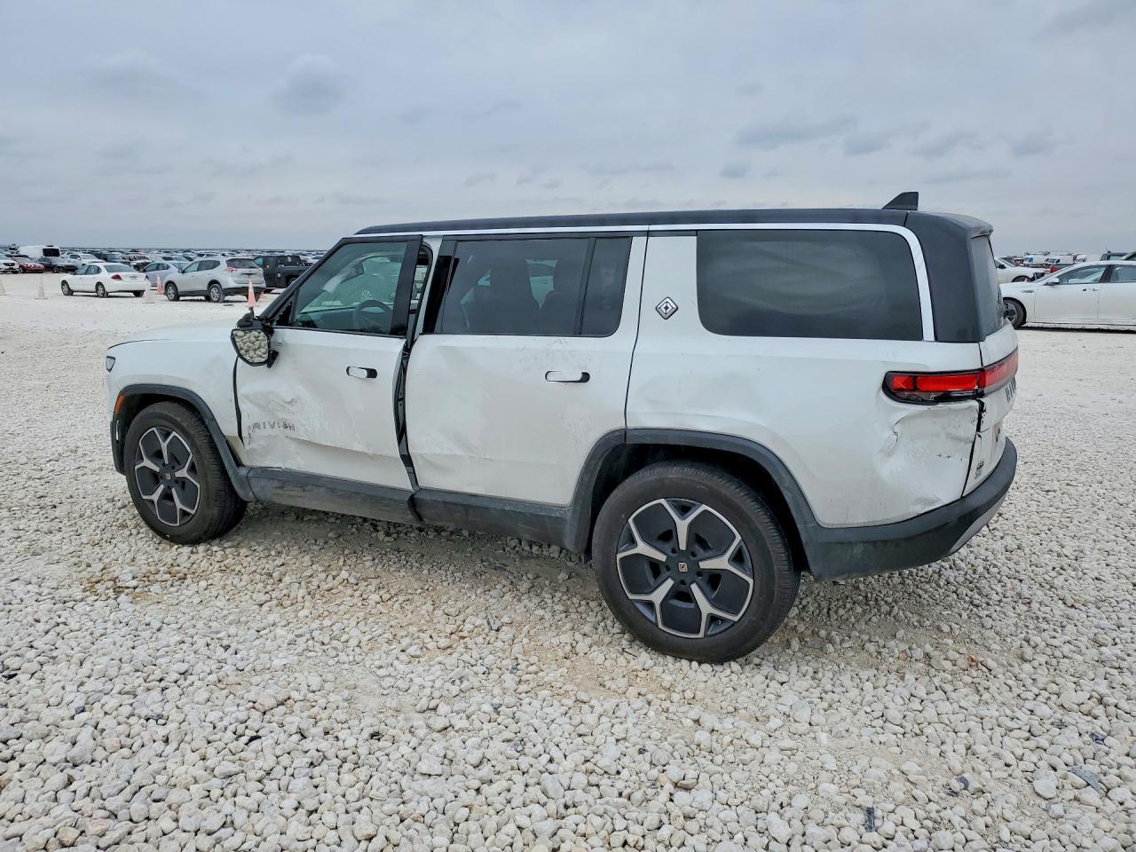2023 Rivian R1S Adventure