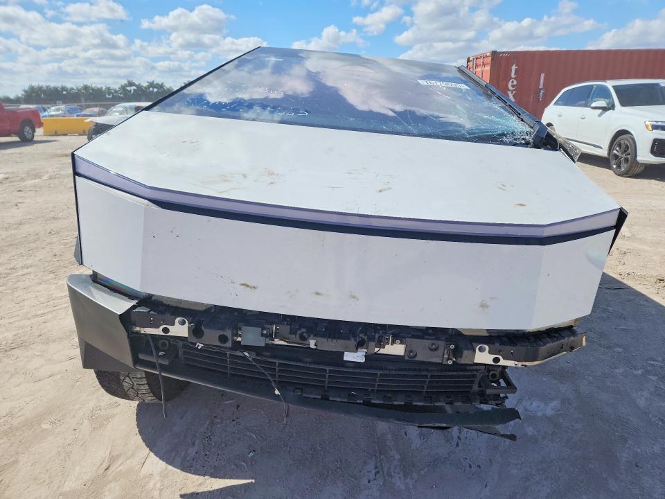 2024 Tesla Cybertruck