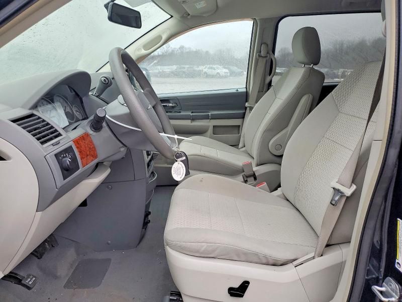 2009 Chrysler Town & Country lx