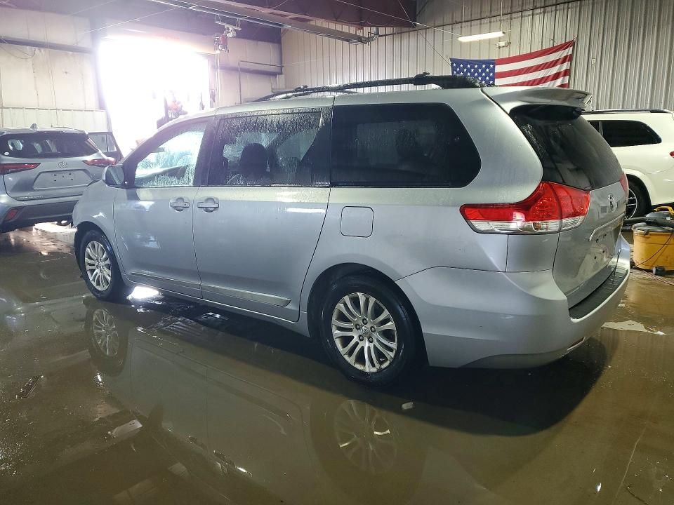 2013 Toyota Sienna xle
