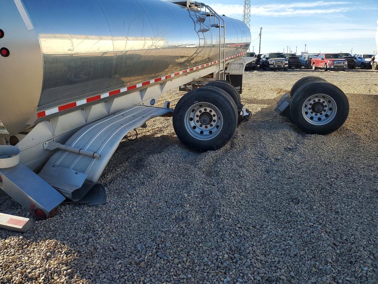 2012 Walker Tank Trailer