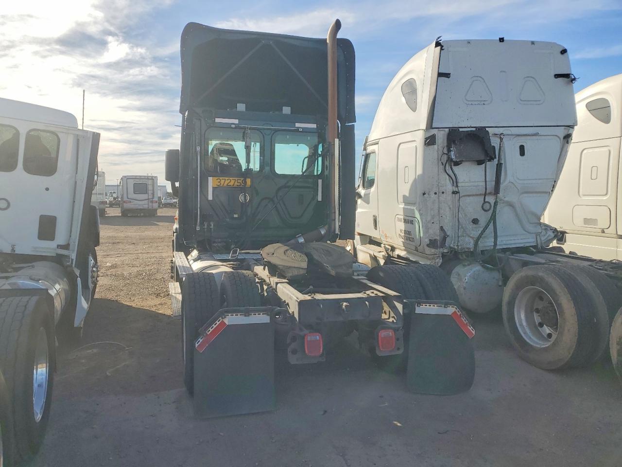 2018 Freigliner 2018 Freightliner Cascadia 113 Semi Truck