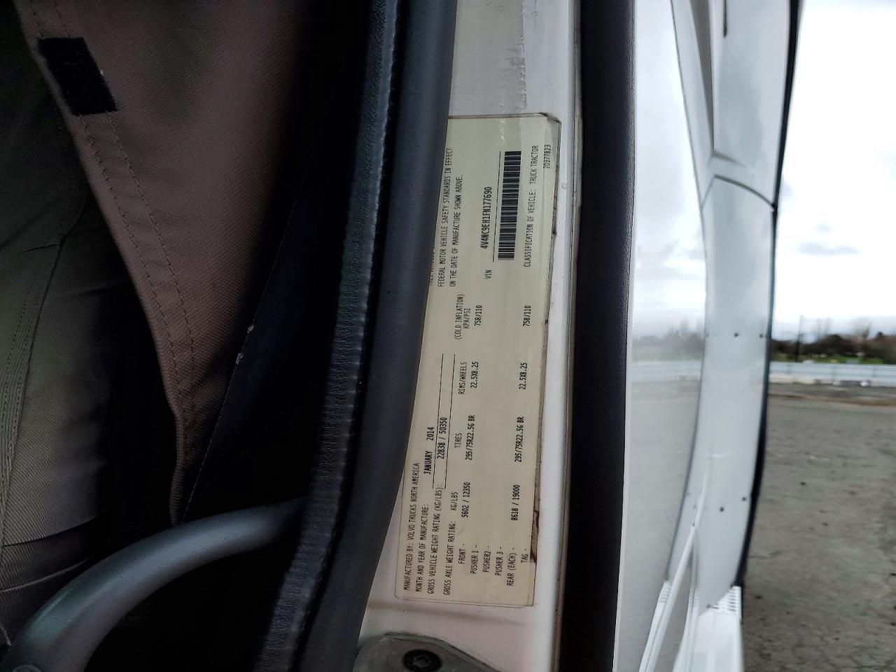 2015 Volvo VNL Semi Truck