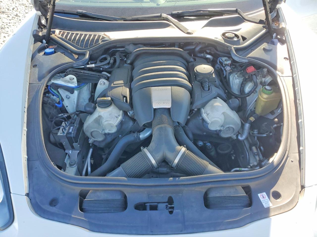 2016 Porsche Panamera 2