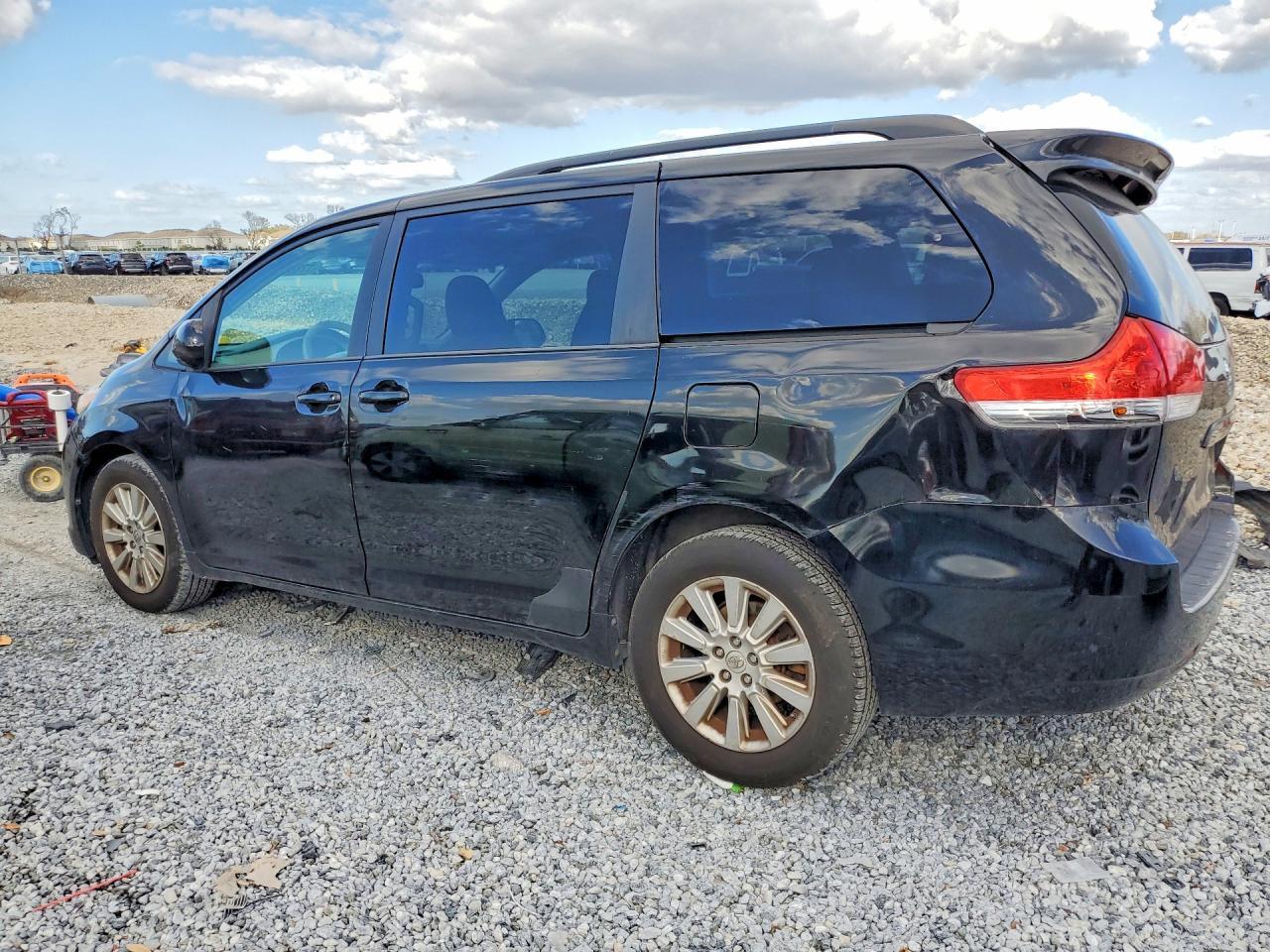 2013 Toyota Sienna xle 7-passenger