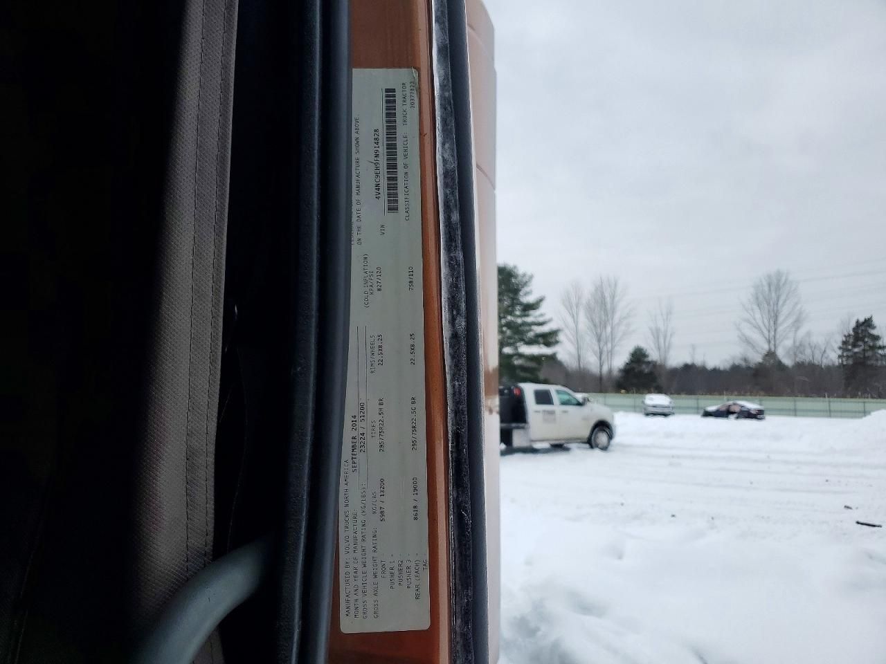 2015 Volvo VNL Semi Truck