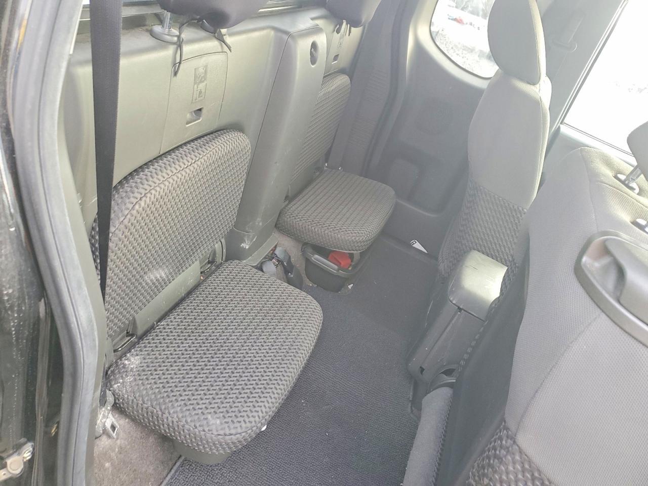 2012 Nissan Frontier sv