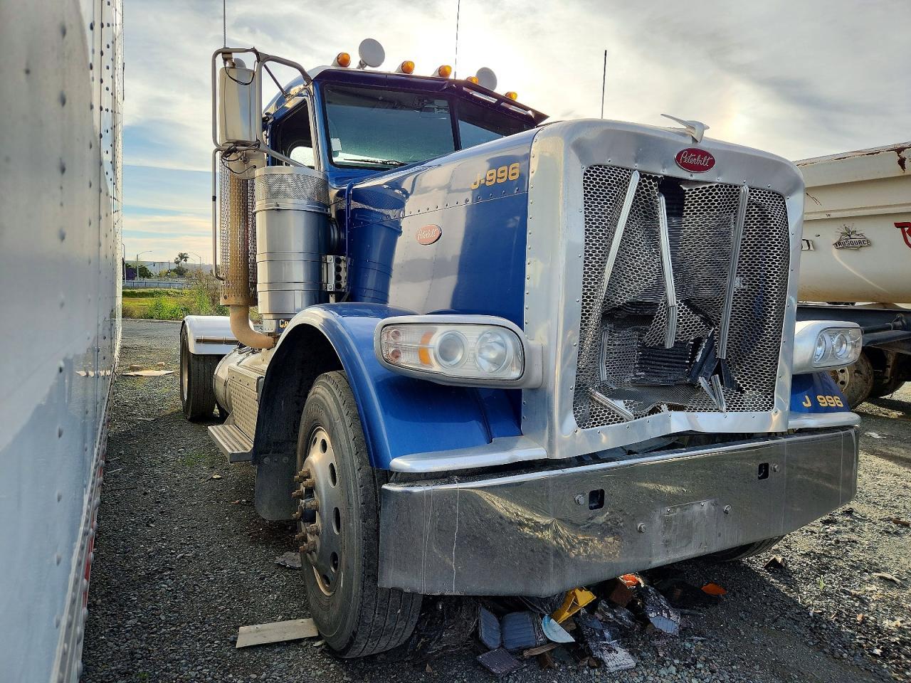 2016 Peterbilt 389 Semi Truck