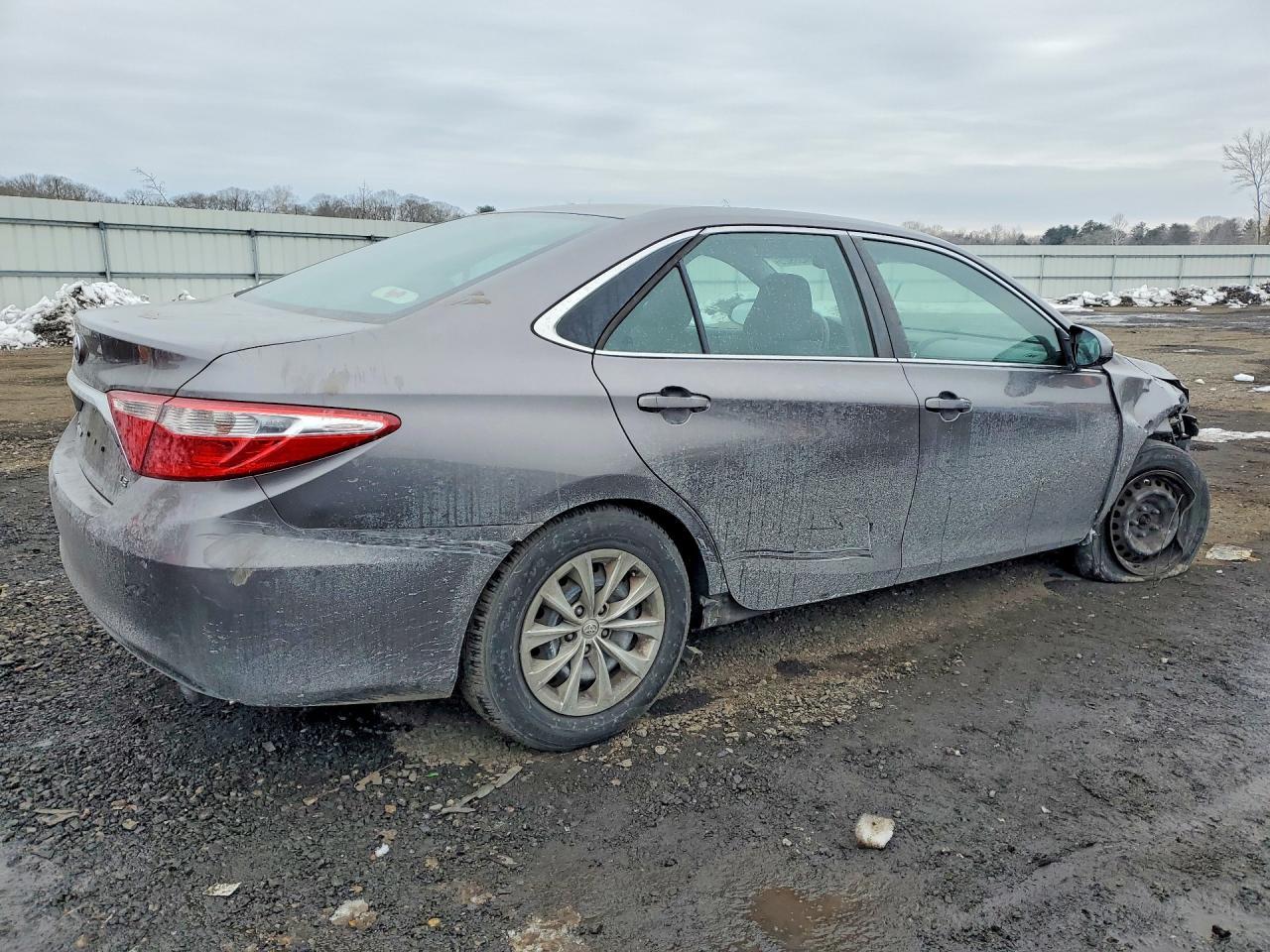 2015 Toyota Camry le
