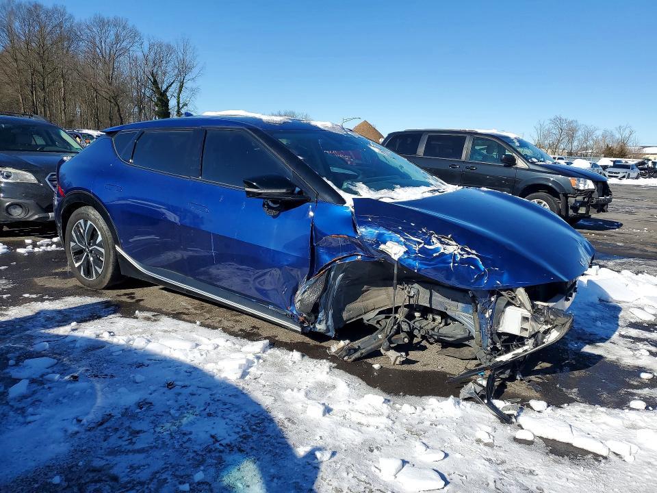 2023 KIA EV6 Light