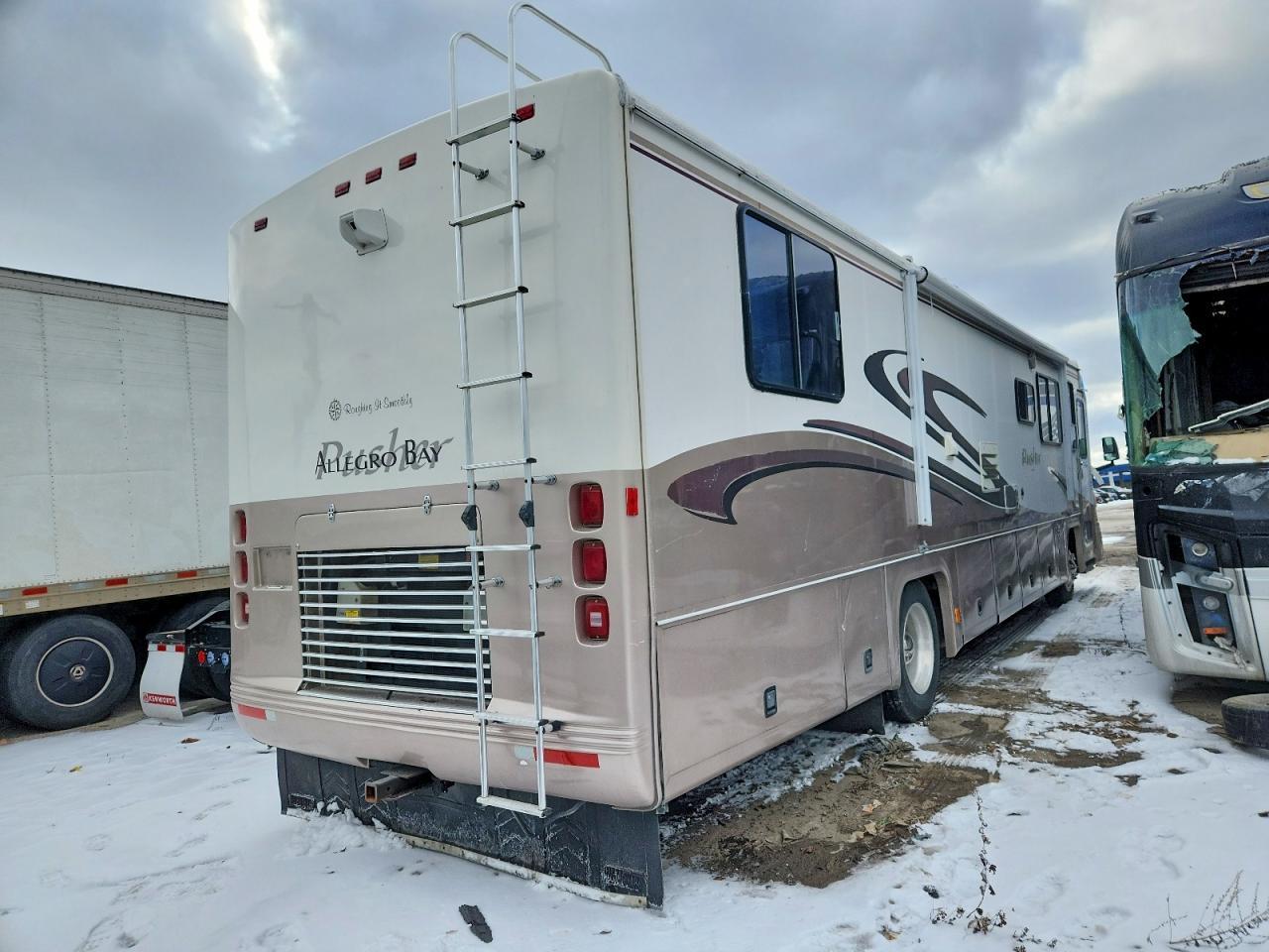2000 Freigliner 1999 Freightliner Chassis XC RV