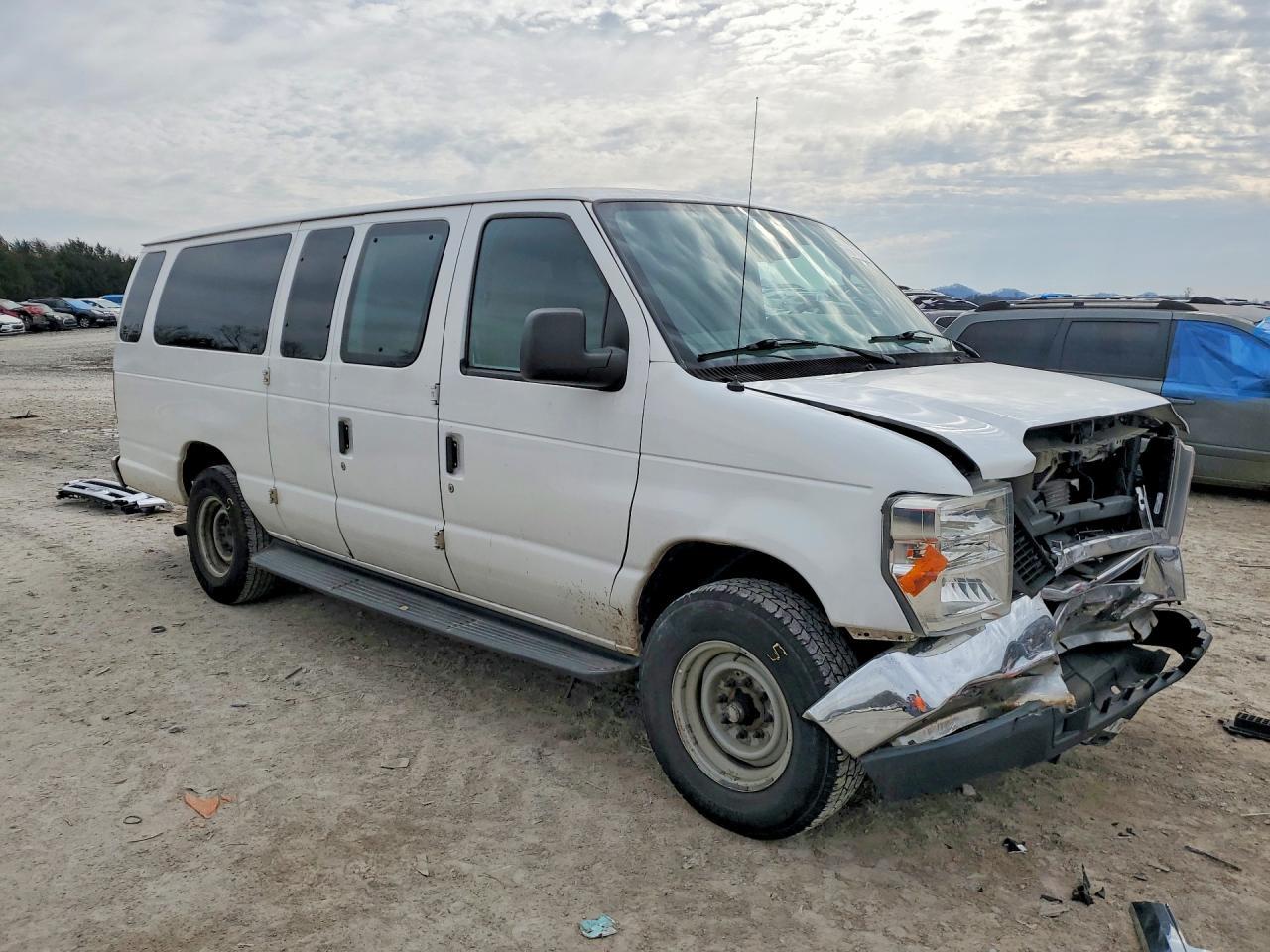2013 Ford Econoline E350 Super Duty Wagon