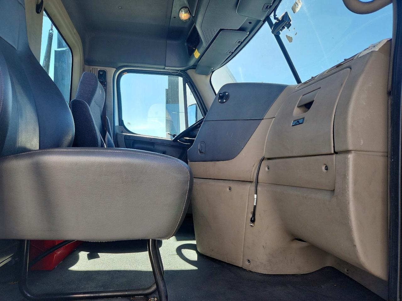 2015 Freightliner Cascadia Semi Truck