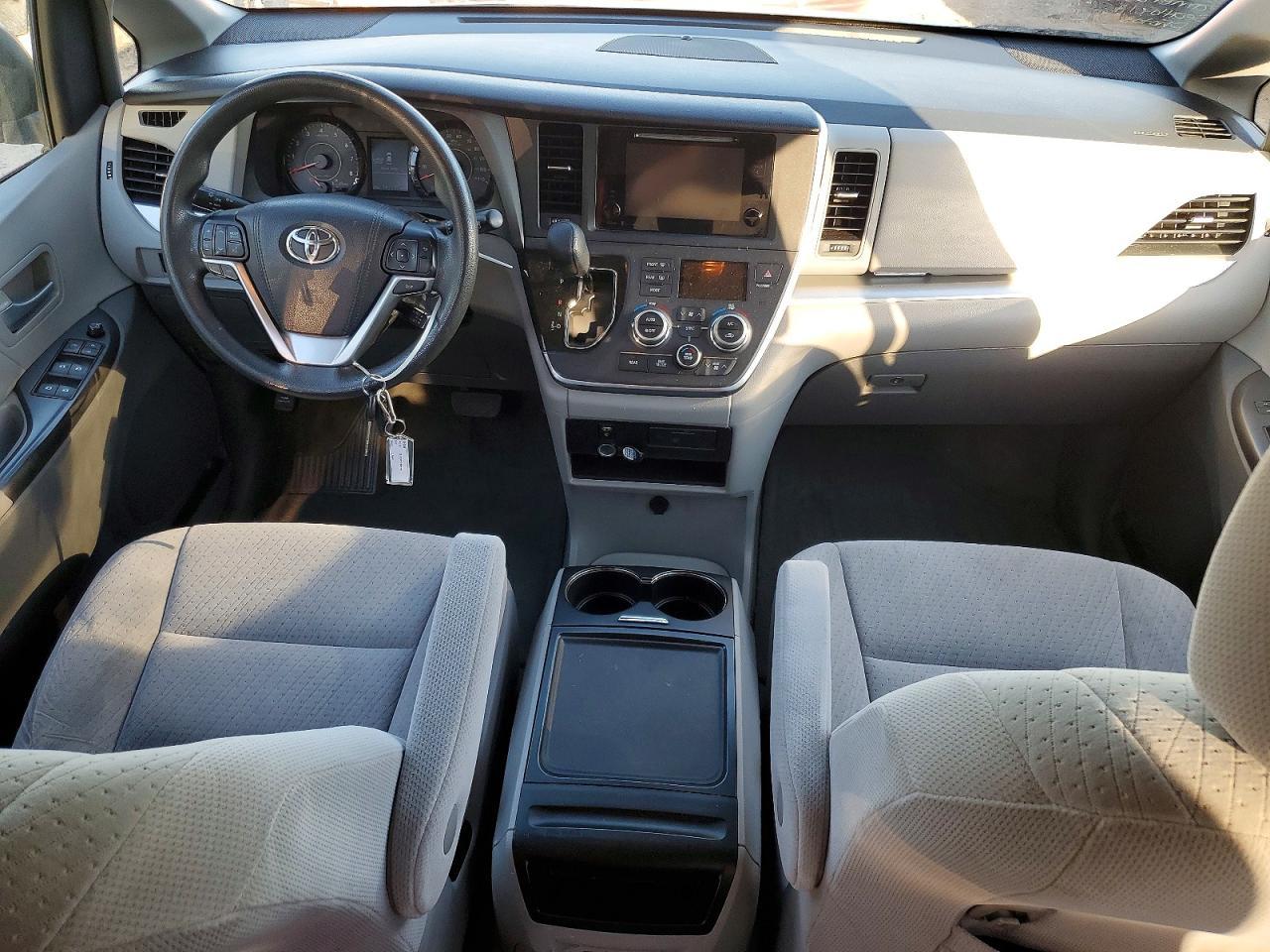 2015 Toyota Sienna le